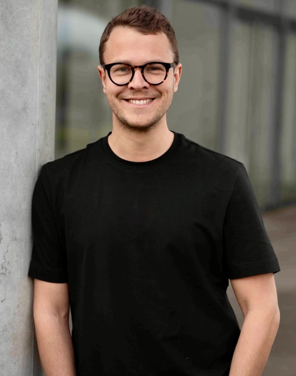 Porträtfoto von Julian Merkel, Kunde von Studio Interrobang (The Scaling Company München)